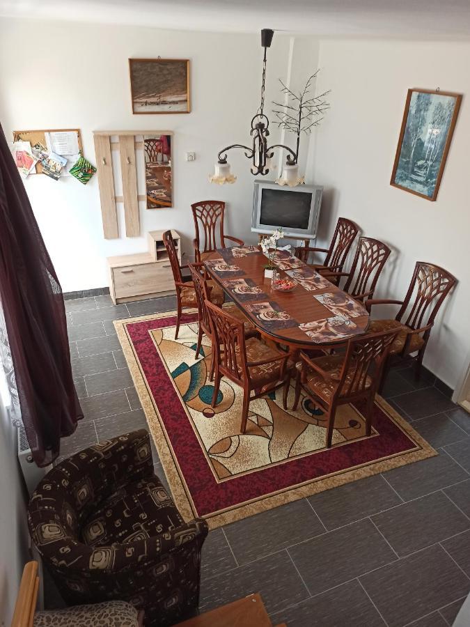 Harmatcsepp Apartmanhaz Ньїредьгаза Екстер'єр фото