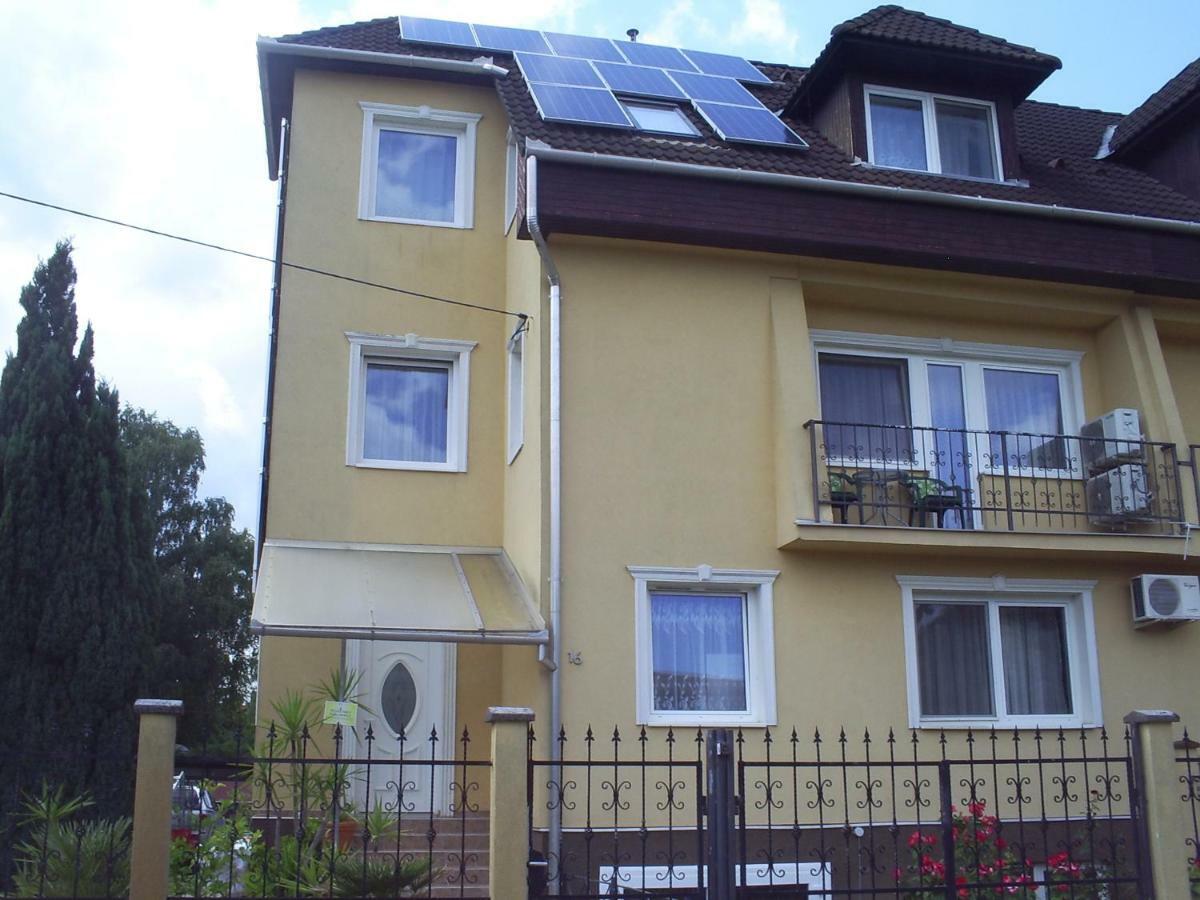 Harmatcsepp Apartmanhaz Ньїредьгаза Екстер'єр фото